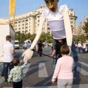 Papusa Uriasa Big Puppet Trupa de Dans si Entertainment The Sky Iasi by Adrian Stefan