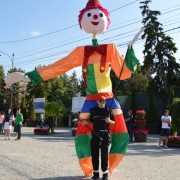 Papusa Uriasa Big Puppet Trupa de Dans si Entertainment The Sky Iasi by Adrian Stefan